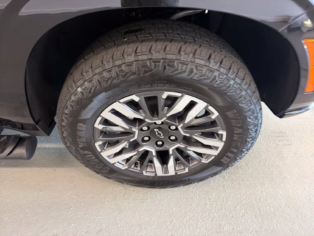 New 2027 Black Chevrolet Z71 image 4