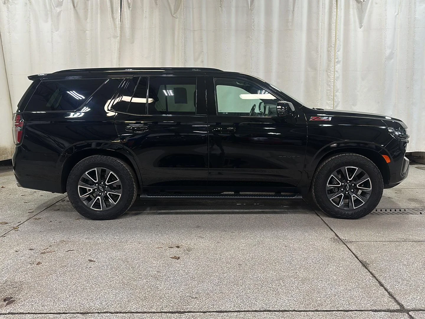 Used 2022 Black Chevrolet Z71 image 6