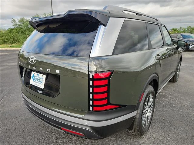 New 2026 Titan Charcoal Pearl Hyundai SEL Premium image 4