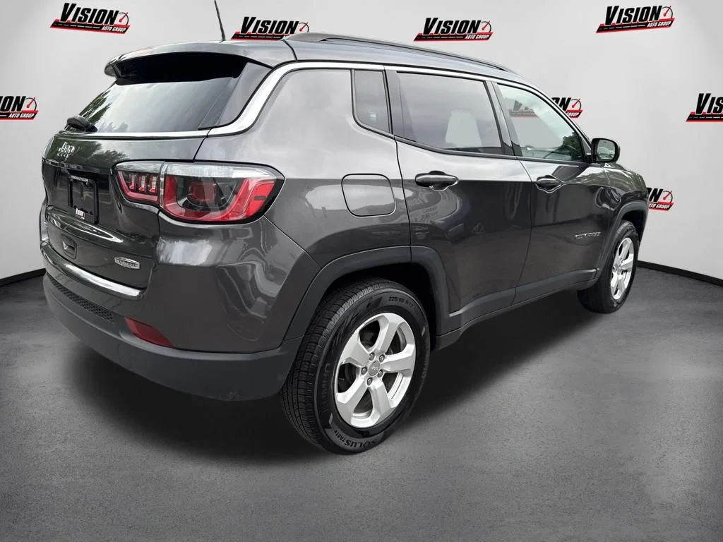 Used 2018 Gray Jeep Latitude image 5