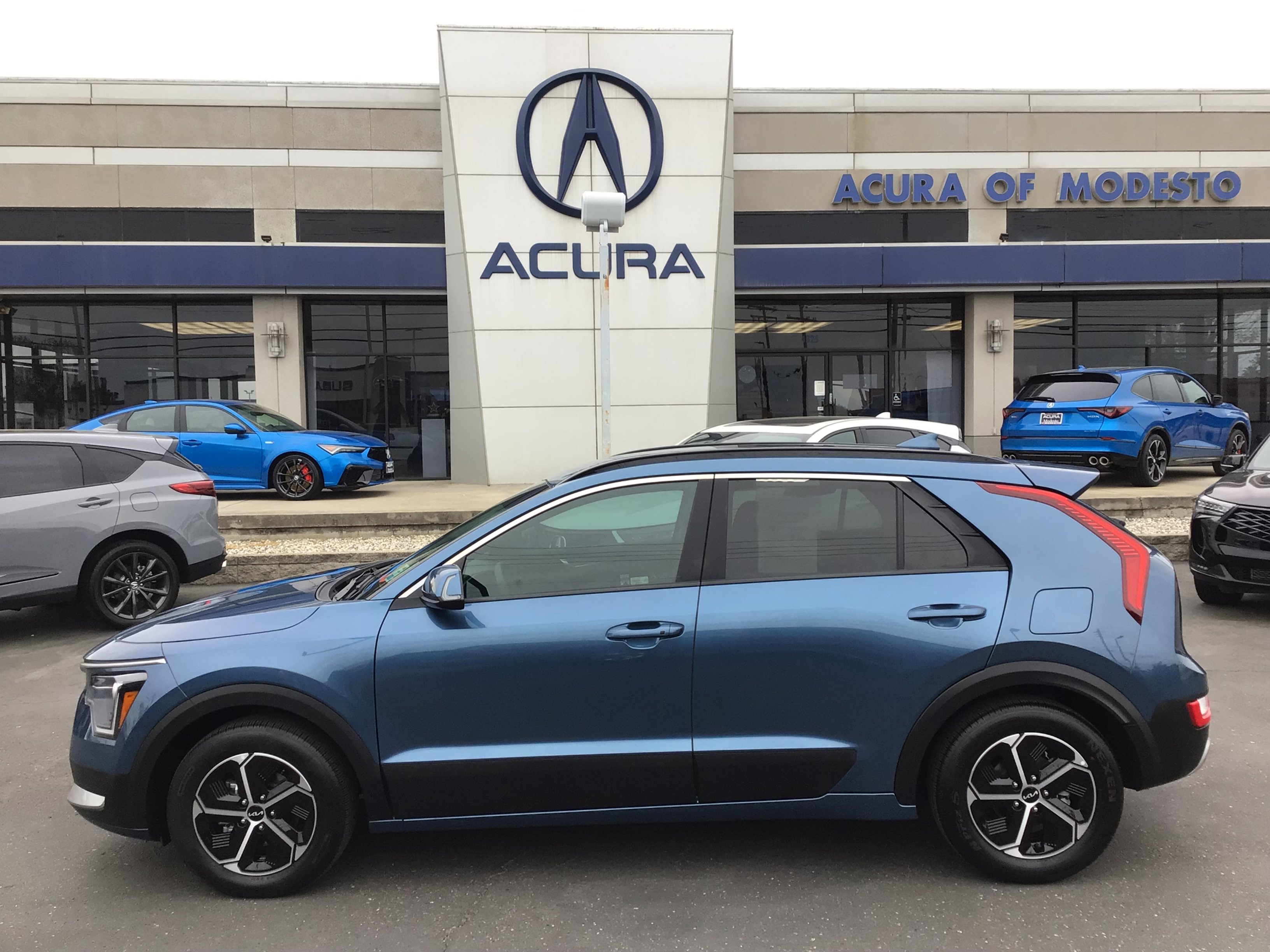 2024 Kia Niro EX HEV's photo
