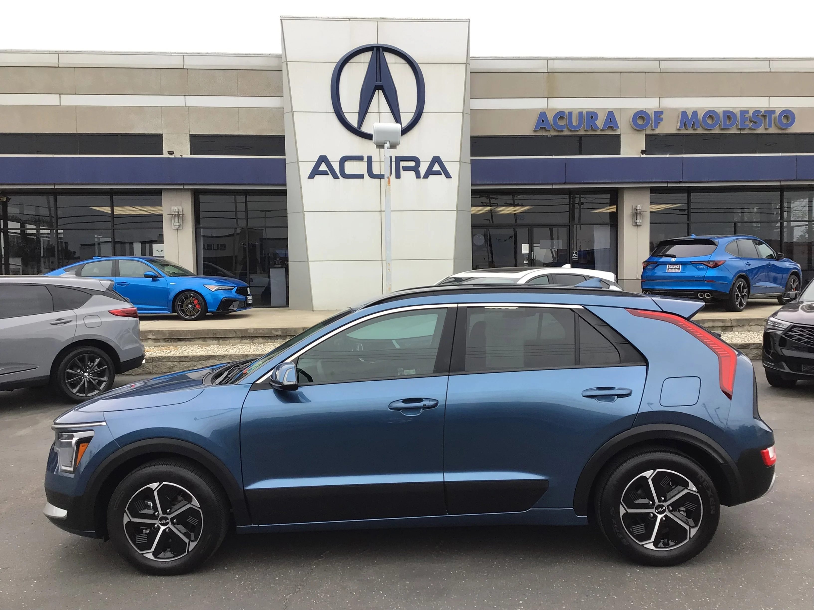 2024 Kia Niro EX HEV's photo