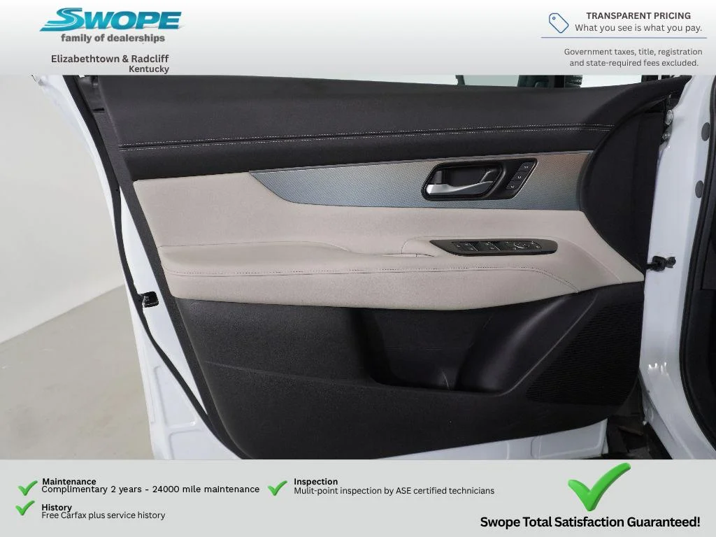 Used 2025 Everest White Pearl Tricoat Nissan SL image 14