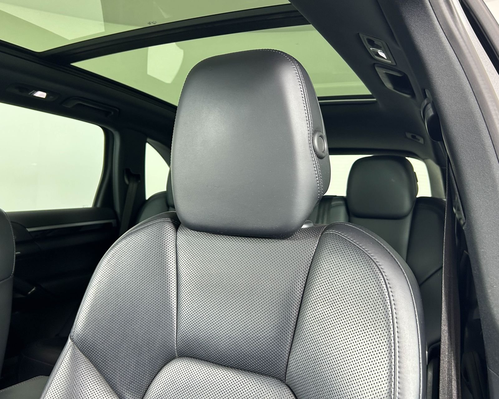 Used 2018 Gray Porsche Base image 16