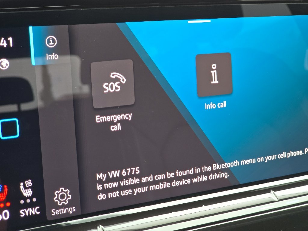 Used 2025  Volkswagen 2.0T SE w/Technology image 3