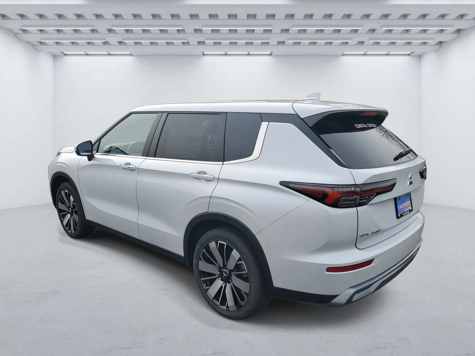 New 2026 White Mitsubishi SE image 3