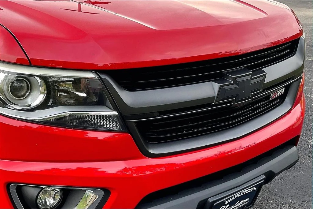 Used 2015 Red Chevrolet Z71 image 29