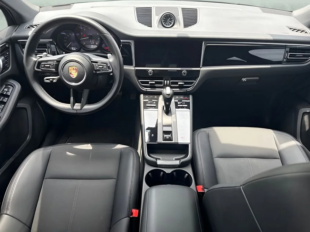 Used 2024  Porsche  image 25