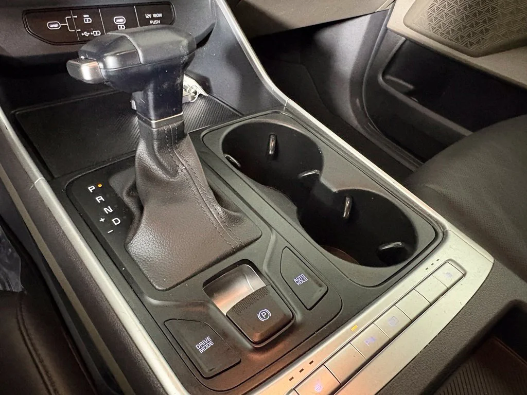 Used 2025 White Kia LXS image 33