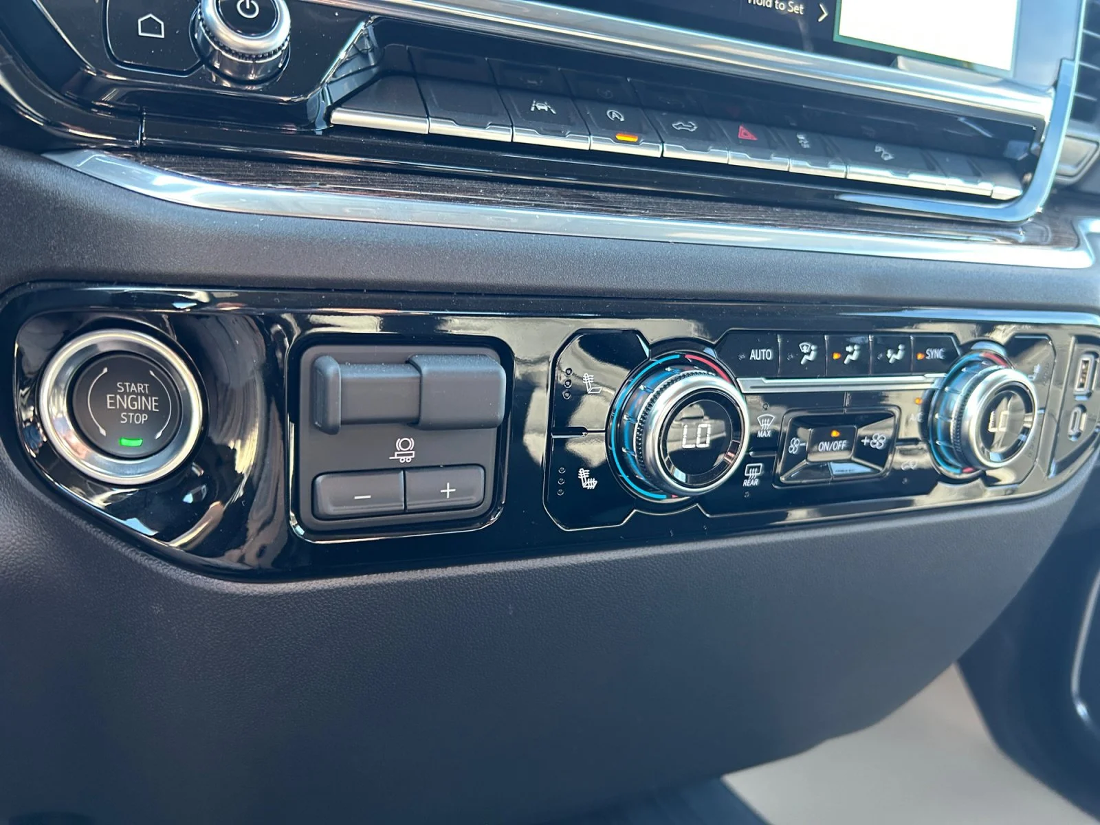 New 2026 Summit White GMC Elevation image 22