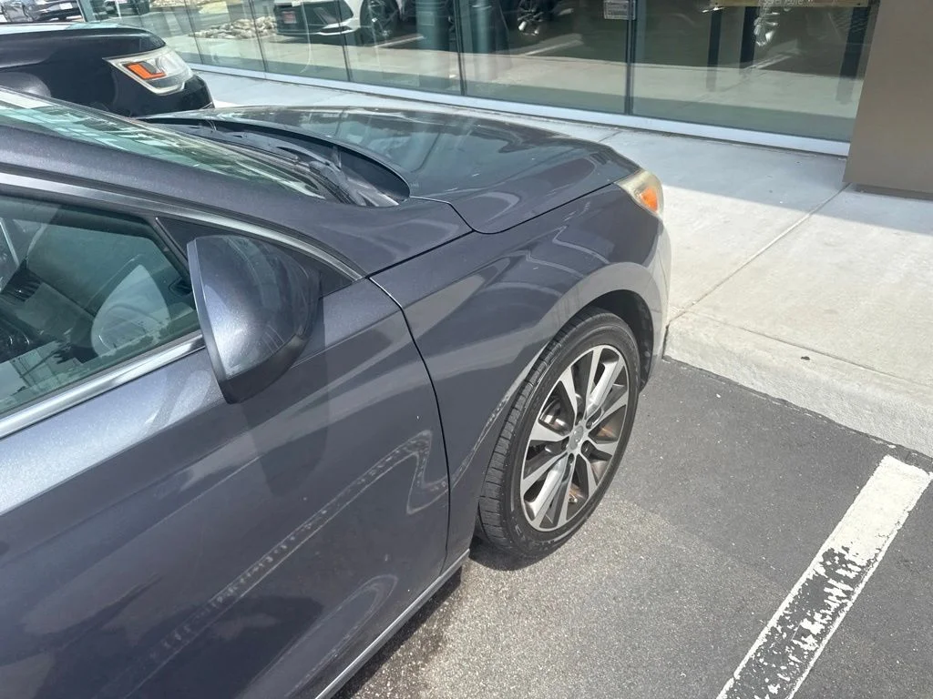 Used 2018 White Hyundai Base image 14