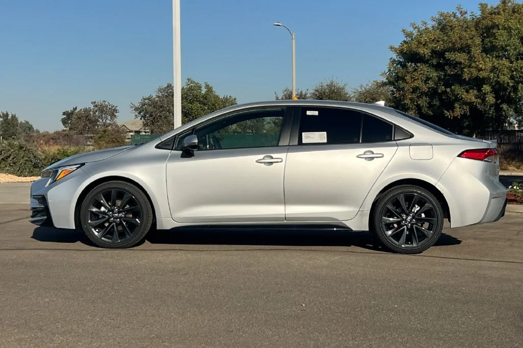 New 2027 Classic Silver Metallic Toyota SE image 7