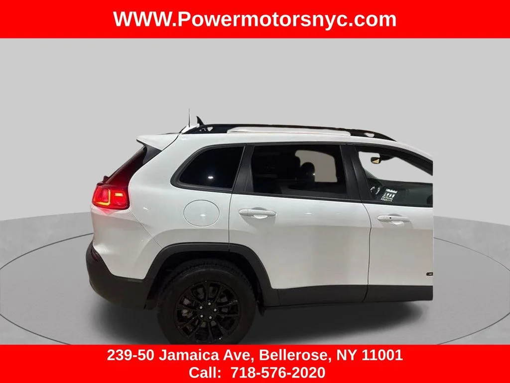 Used 2023 White Jeep Altitude image 11