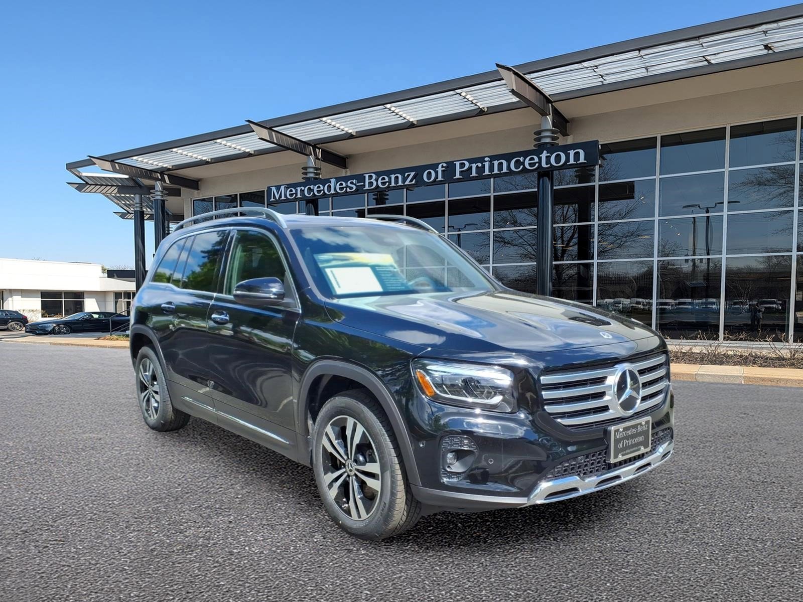 2025 Mercedes-Benz GLB GLB 250 4MATIC's photo