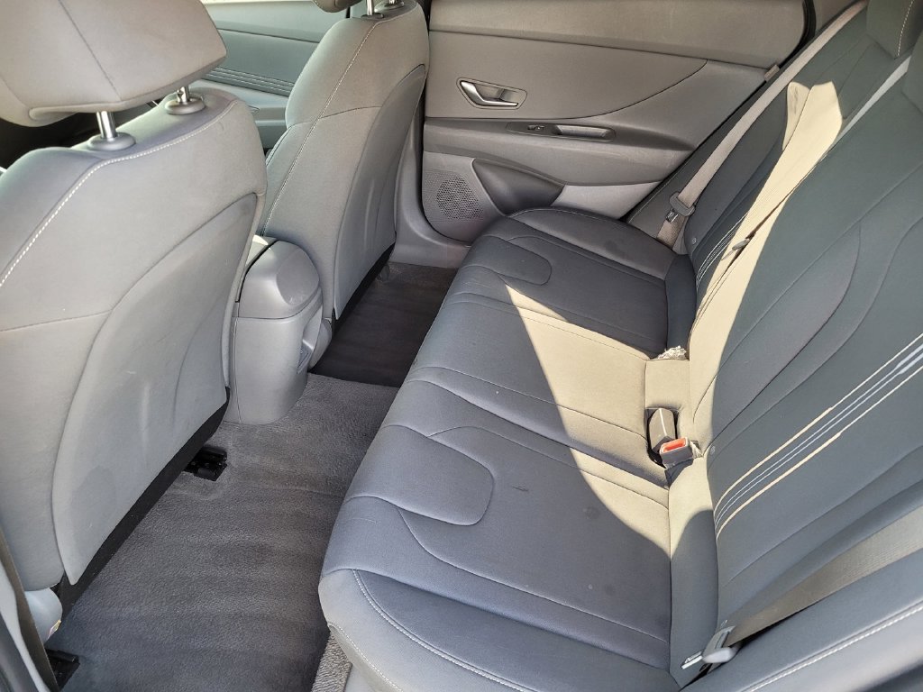 Used 2025 Silver Hyundai SEL Sport image 12