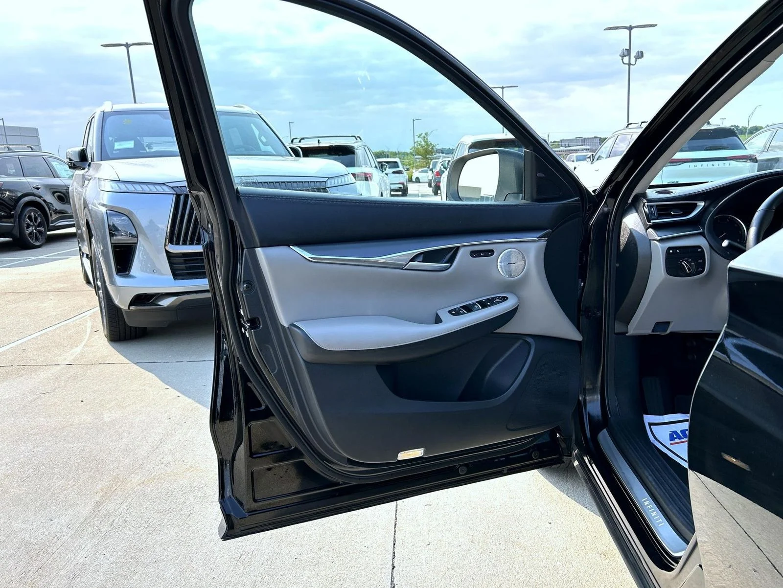 Certified Used 2025 Black INFINITI LUXE image 9