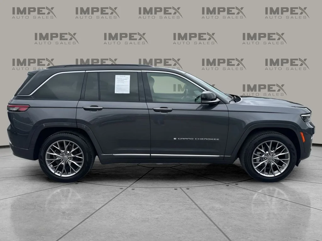 Used 2024 Gray Jeep Summit image 6