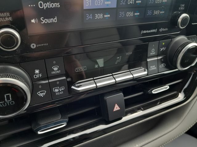 Used 2021  Toyota XLE image 24