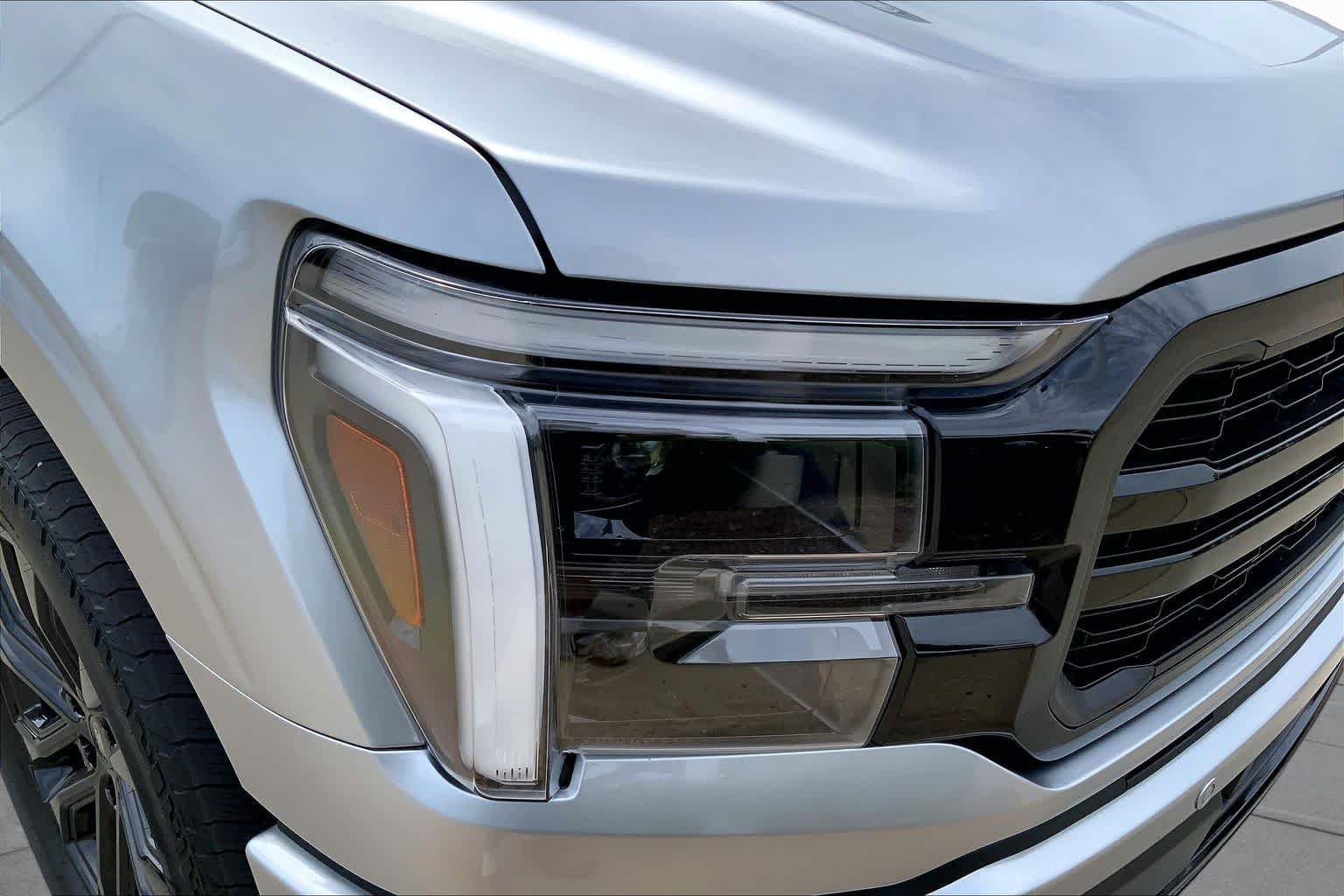 Used 2024 Iconic Silver Metallic Ford LARIAT image 26