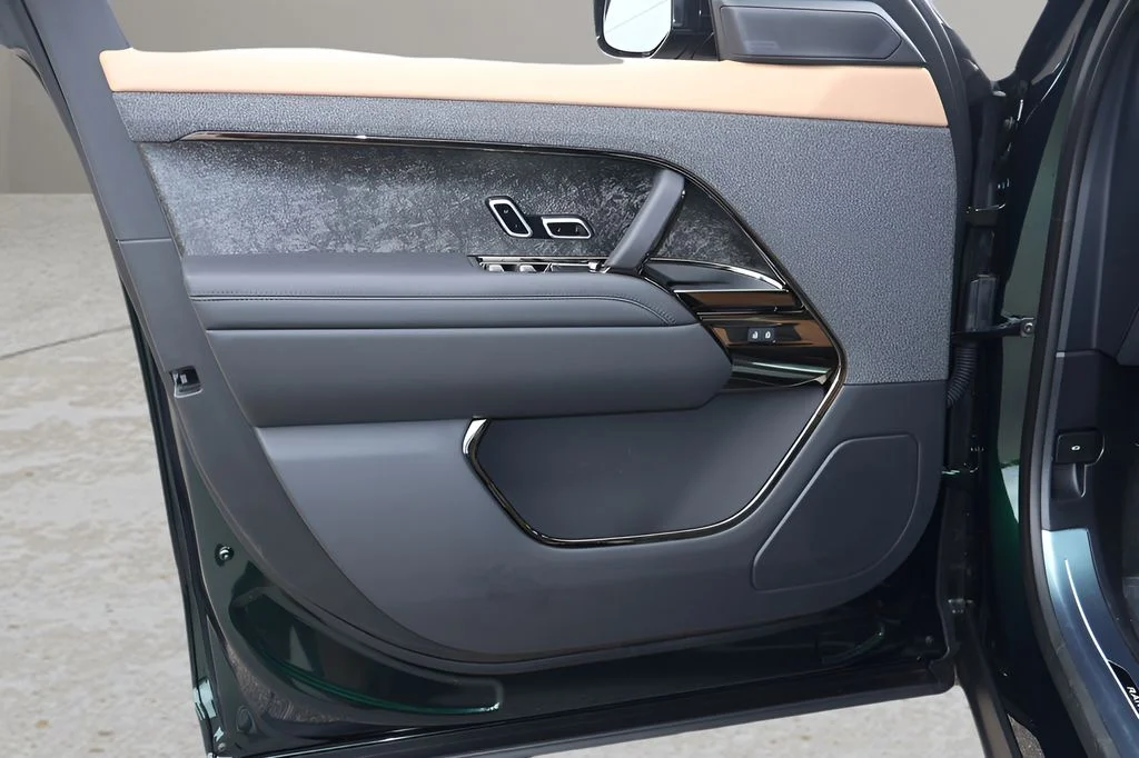 New 2026 British Racing Green Land Rover Dynamic SE image 9