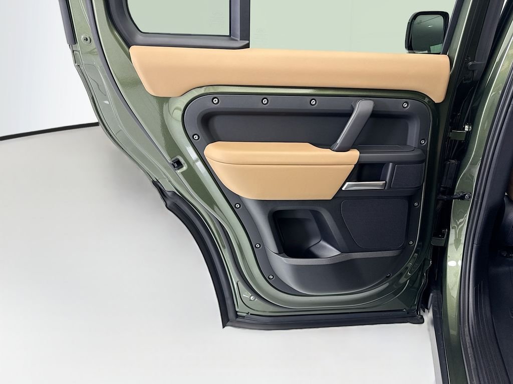 New 2026 Woolstone Green LAND ROVER X-Dynamic SE image 25