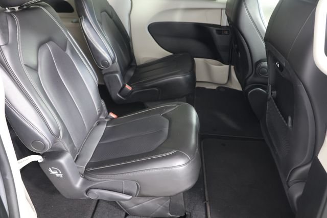 Used 2023 Silver Mist Clearcoat Chrysler Touring L image 23