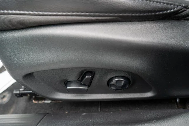 Used 2019 White Clearcoat Jeep Latitude image 19