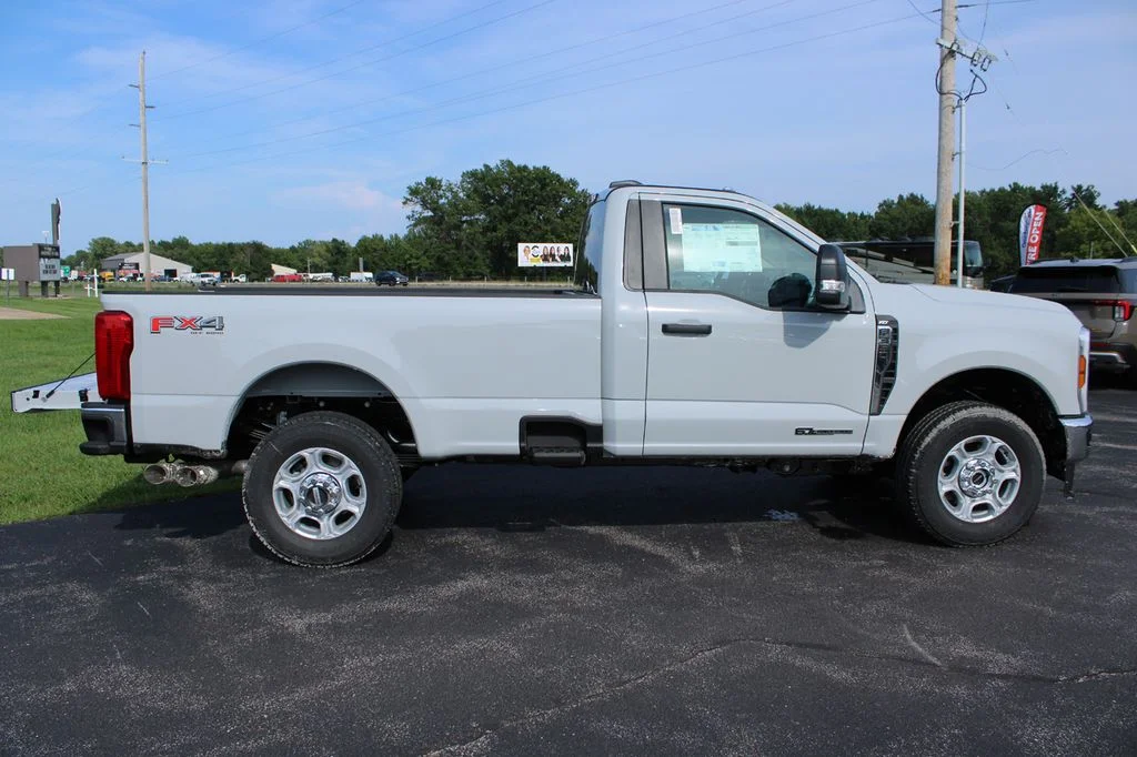 New 2026 Avalanche Ford F-350® XLT image 17