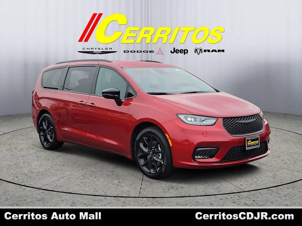 2026 Chrysler Pacifica Select's photo