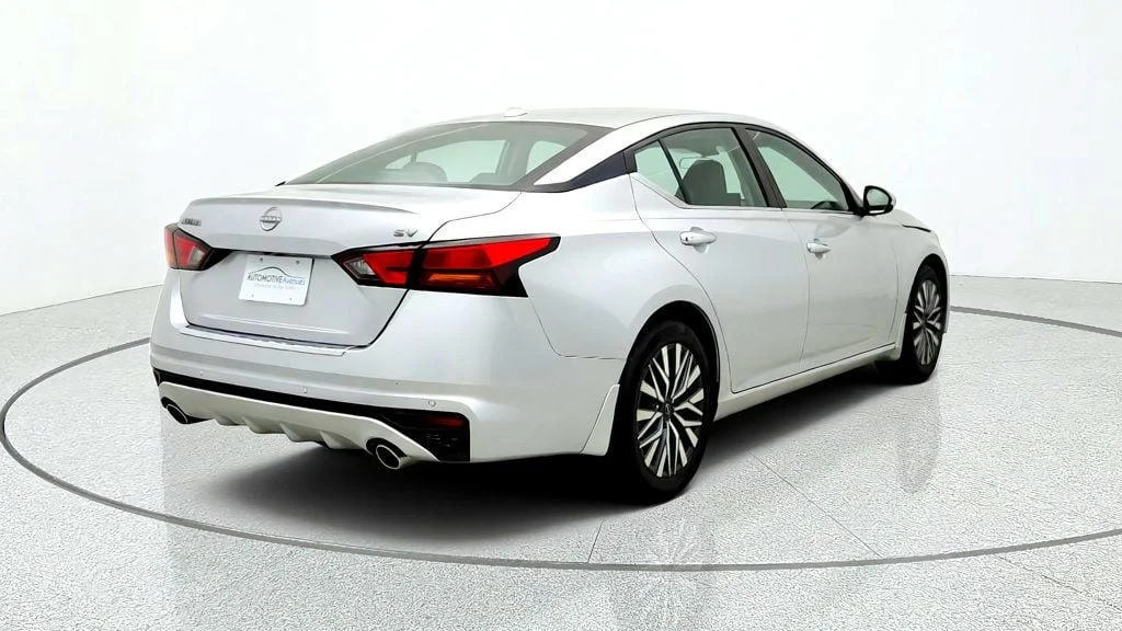 Used 2023 Brilliant Silver Metallic Nissan 2.5 SV Sedan image 5