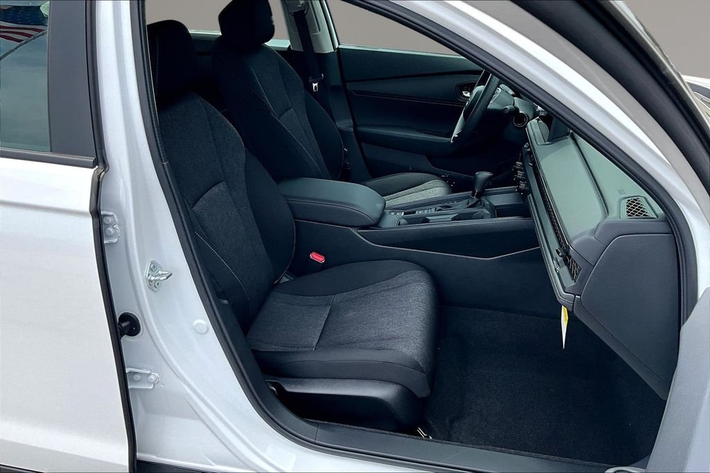 New 2026 Platinum White Pearl Honda LX image 10