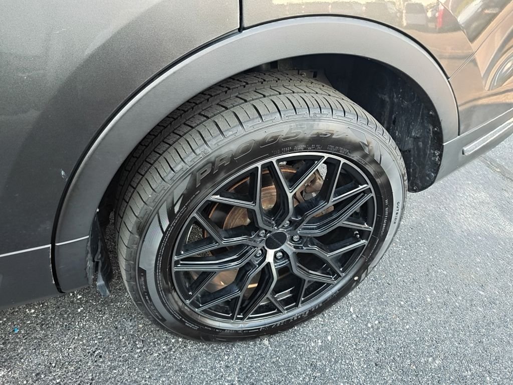 Used 2019 Gray Ford Limited image 3
