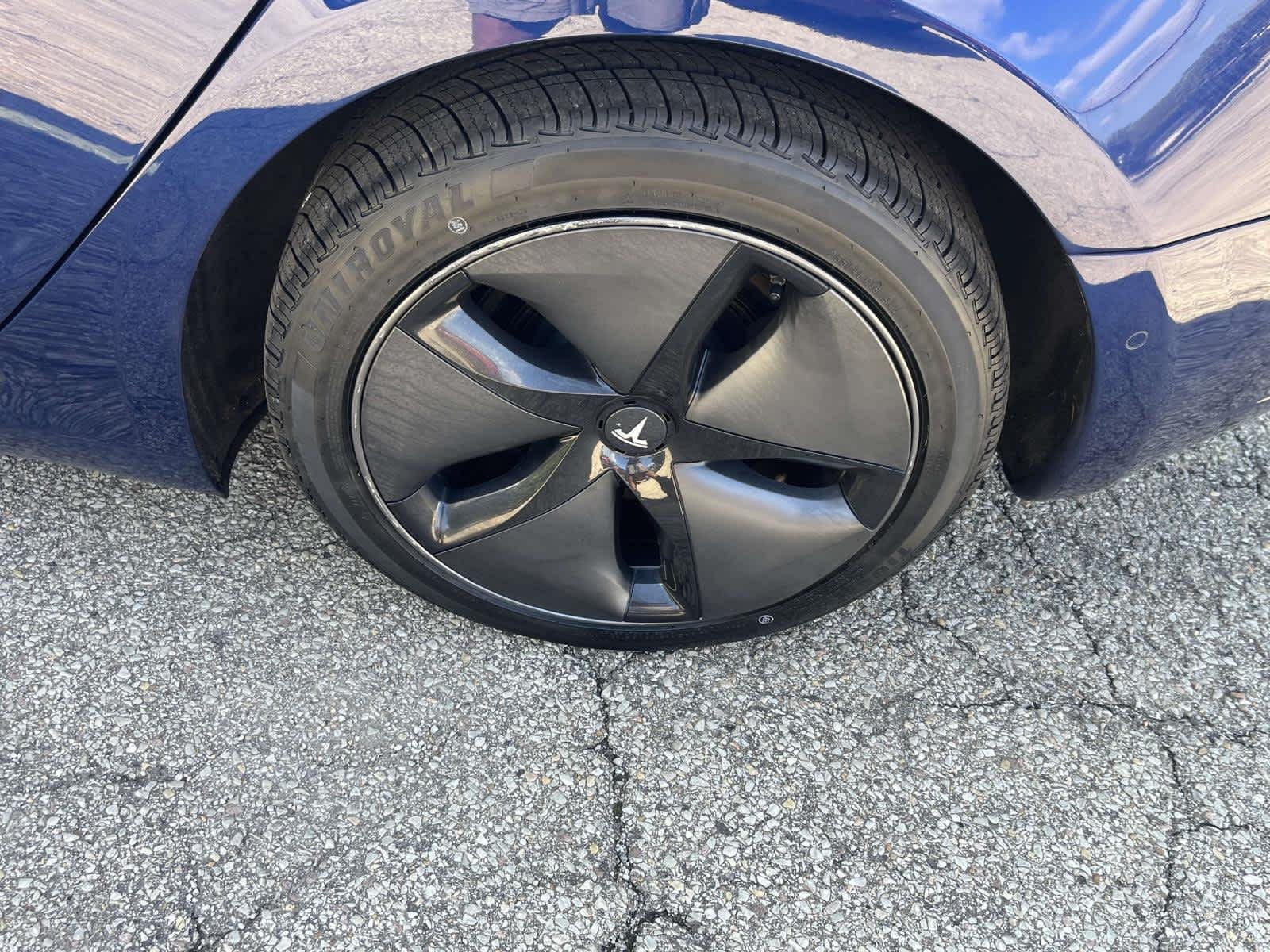 Used 2018 Deep Blue Metallic Tesla Long Range Battery image 20