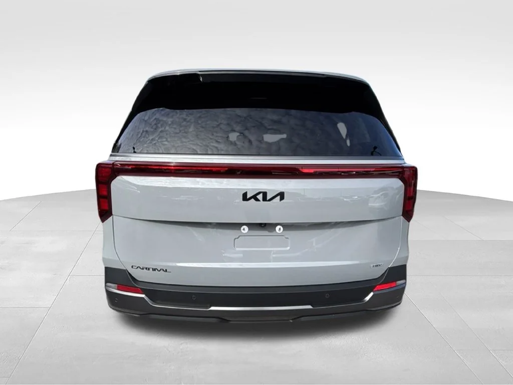 Used 2026 Silver Kia  image 4