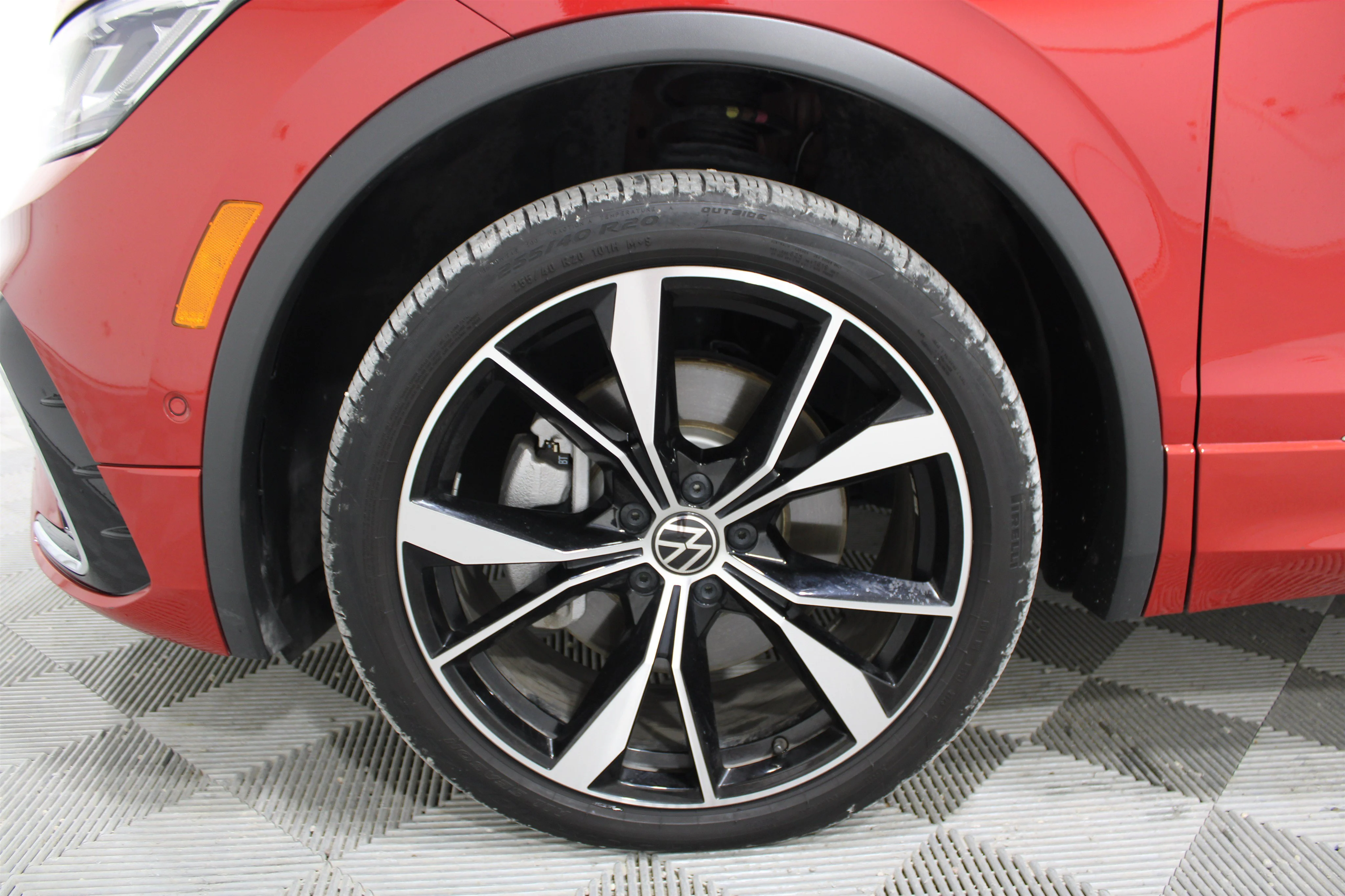 Used 2024 Kings Red Metallic Volkswagen SEL R-Line image 33