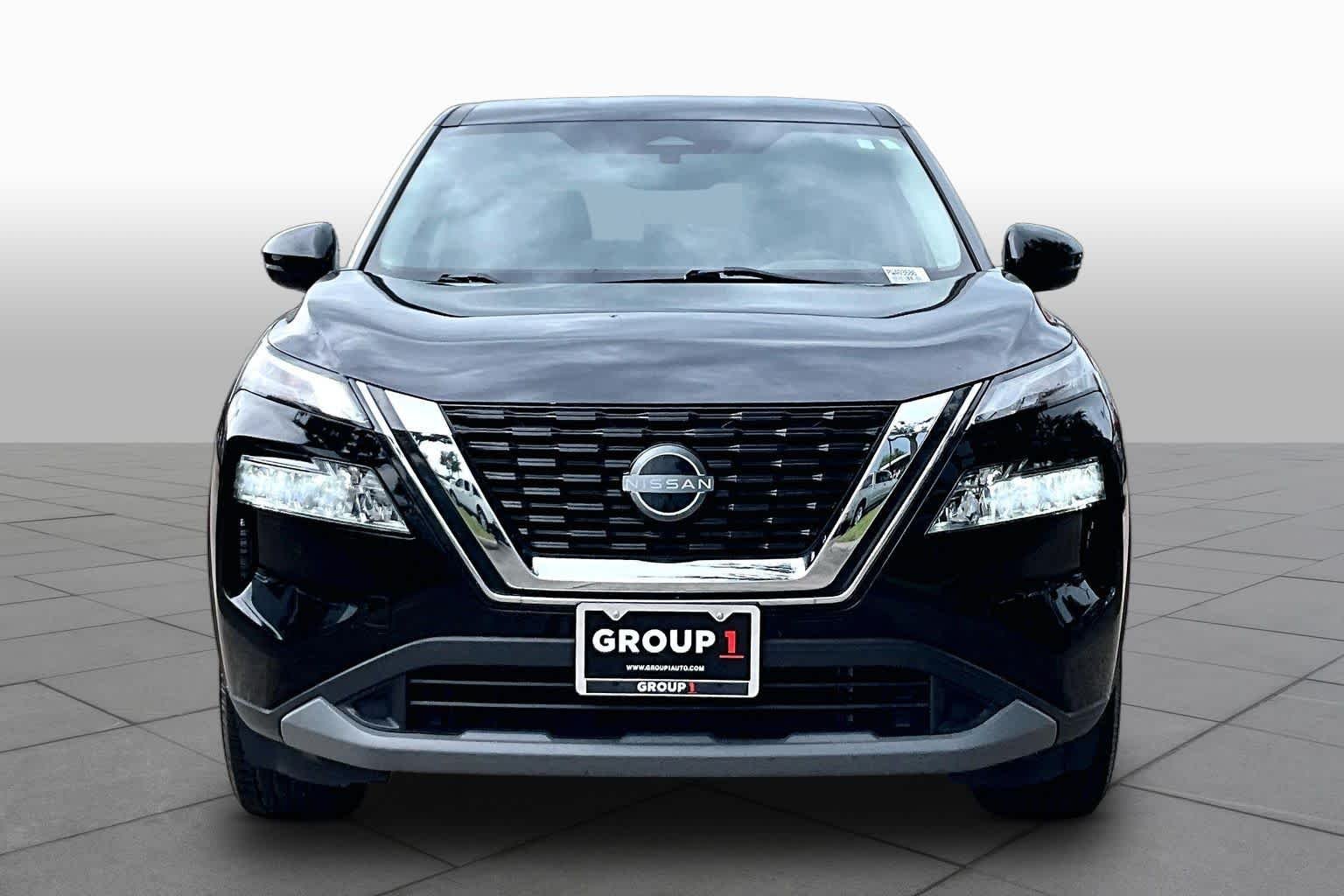 Used 2023 Super Black Nissan SV image 4