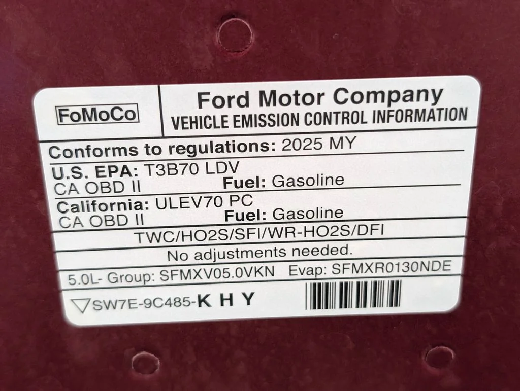 Certified Used 2025 Molten Ford GT Premium image 21