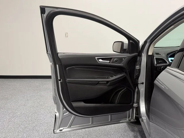Used 2023 Silver Ford Titanium image 9