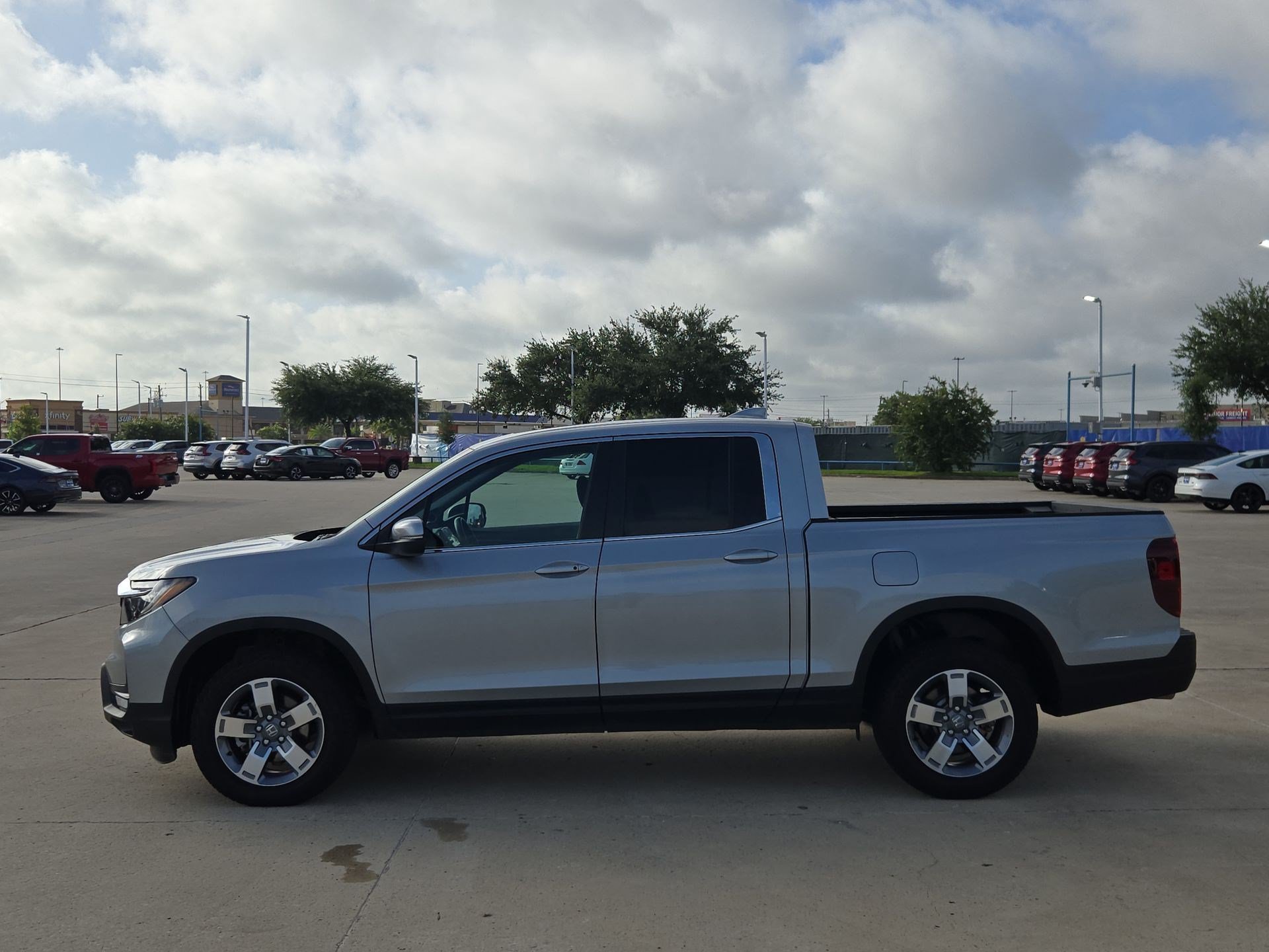Certified Used 2025 Solar Silver Metallic Honda AWD RTL image 41