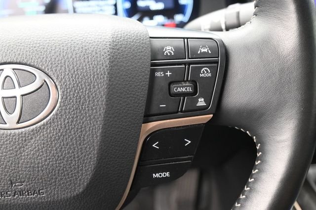 Used 2025  Toyota XLE image 22