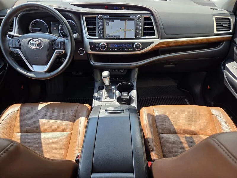 Used 2018 Blizzard Pearl TOYOTA LIMITED PLATINUM V6 AWD image 16