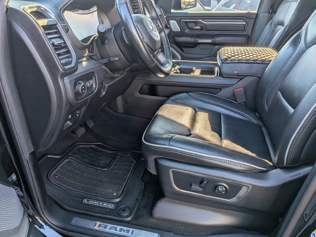 Used 2021 Diamond Black Ram Limited image 21
