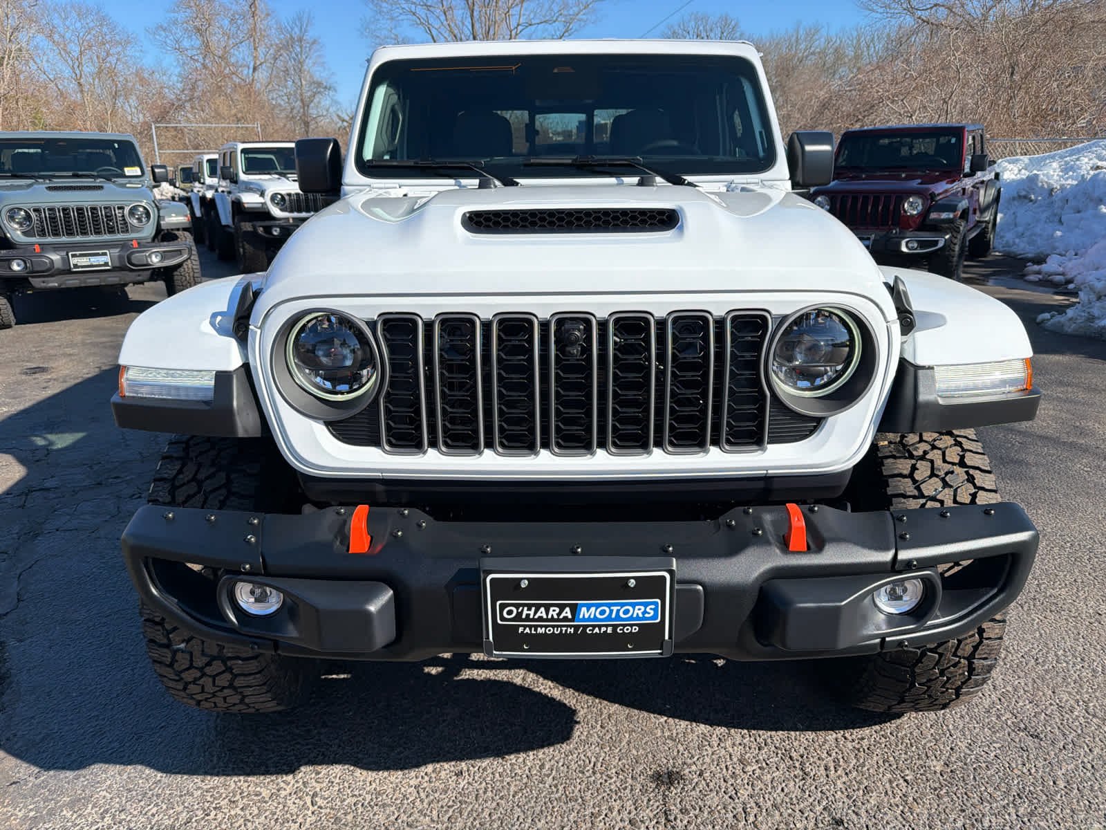 New 2026 Bright White Clear-Coat Exterior Paint Jeep Mojave X image 28