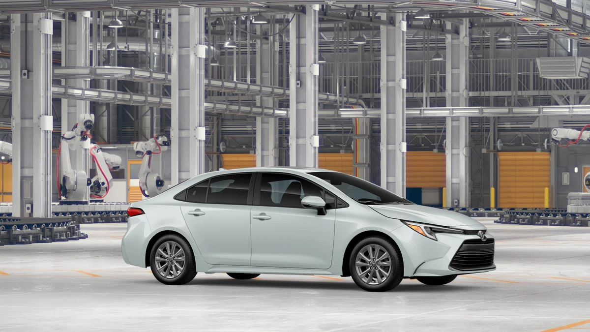New 2026 Wind Chill Pearl Toyota Hybrid XLE image 13