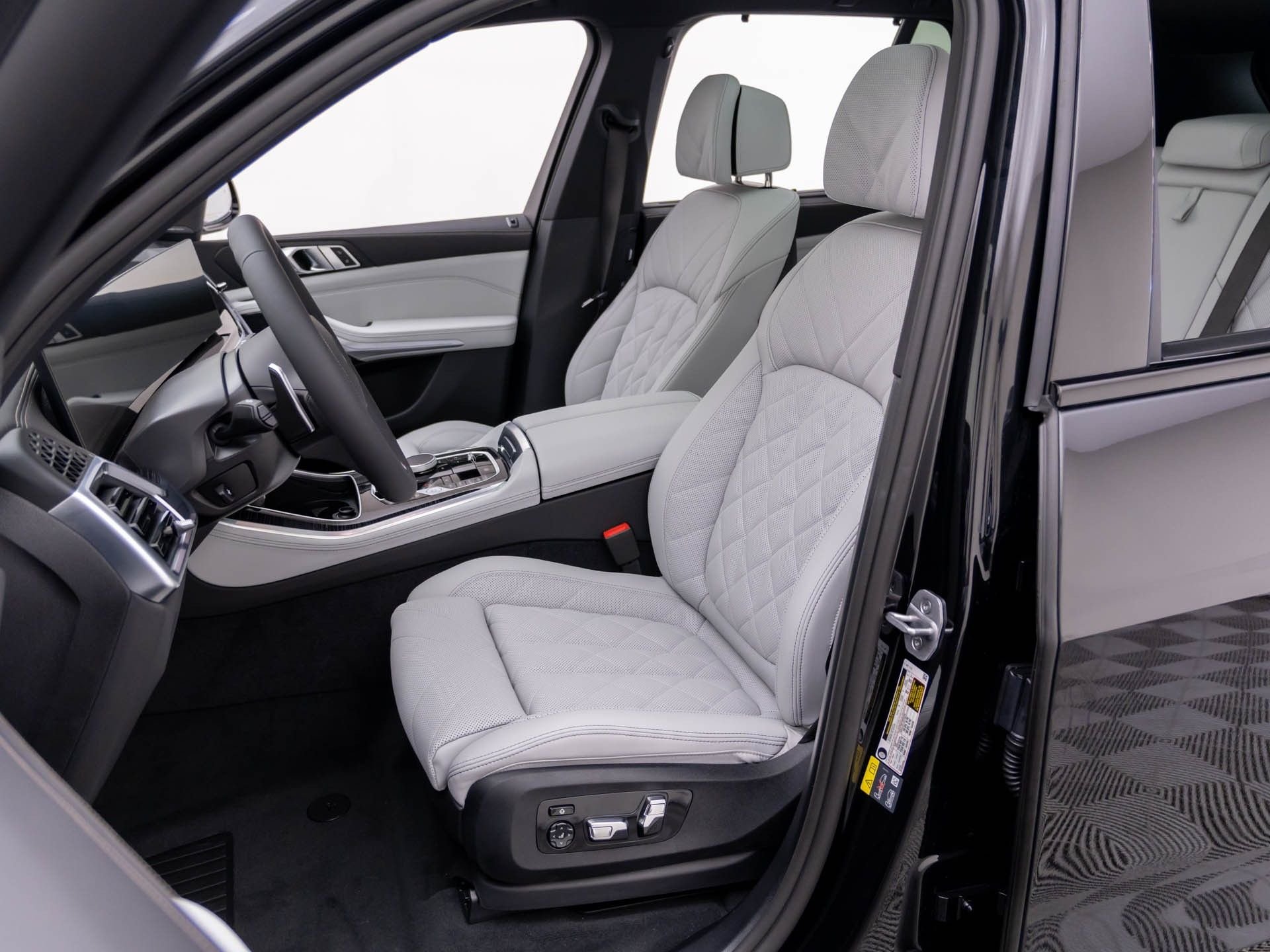 New 2026 Black Sapphire Metallic BMW xDrive50e image 17