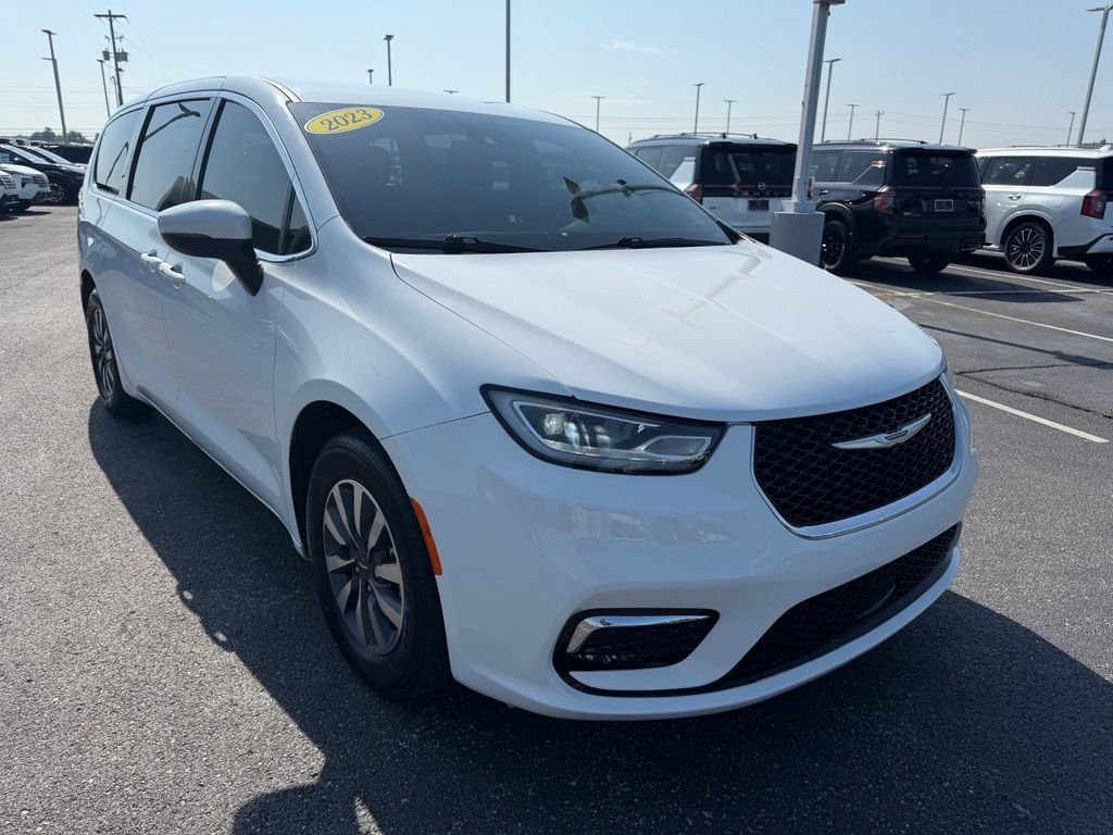 Used 2023 White Chrysler Touring L image 39
