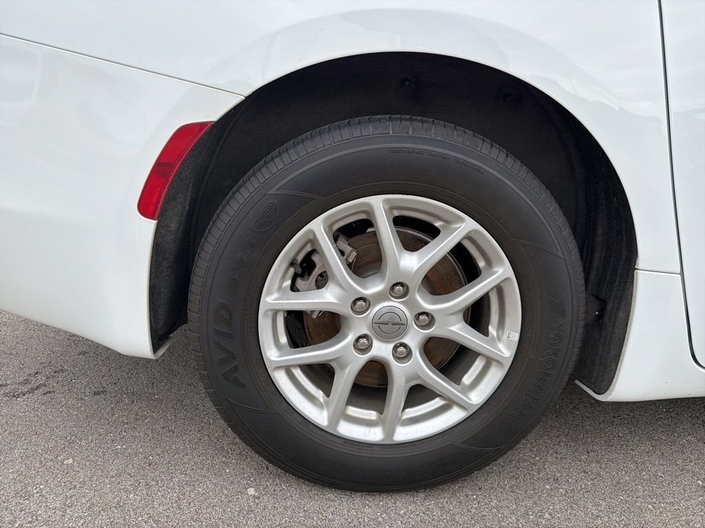 Used 2023 White Chrysler LX image 23