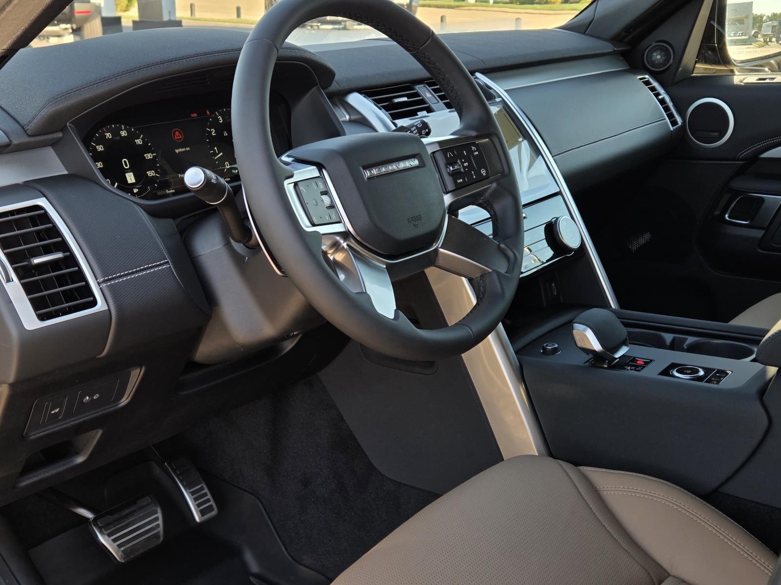 New 2026 Santorini Black Land Rover Dynamic SE image 33