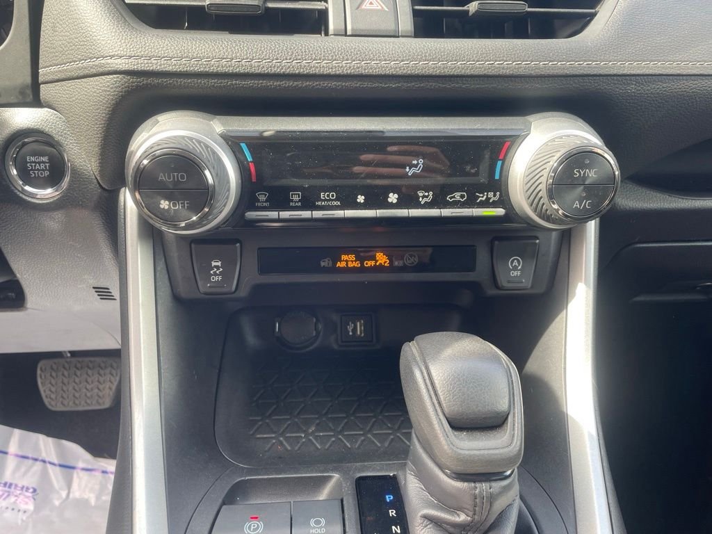2024 Toyota RAV4 XLE - Photo 28
