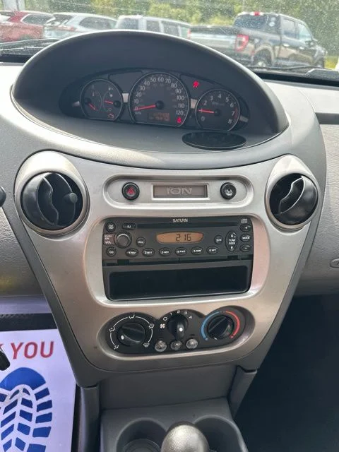 Used 2004 Silver Saturn 2 image 13